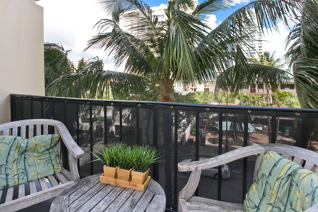 Lanai (Balcony) with Seating