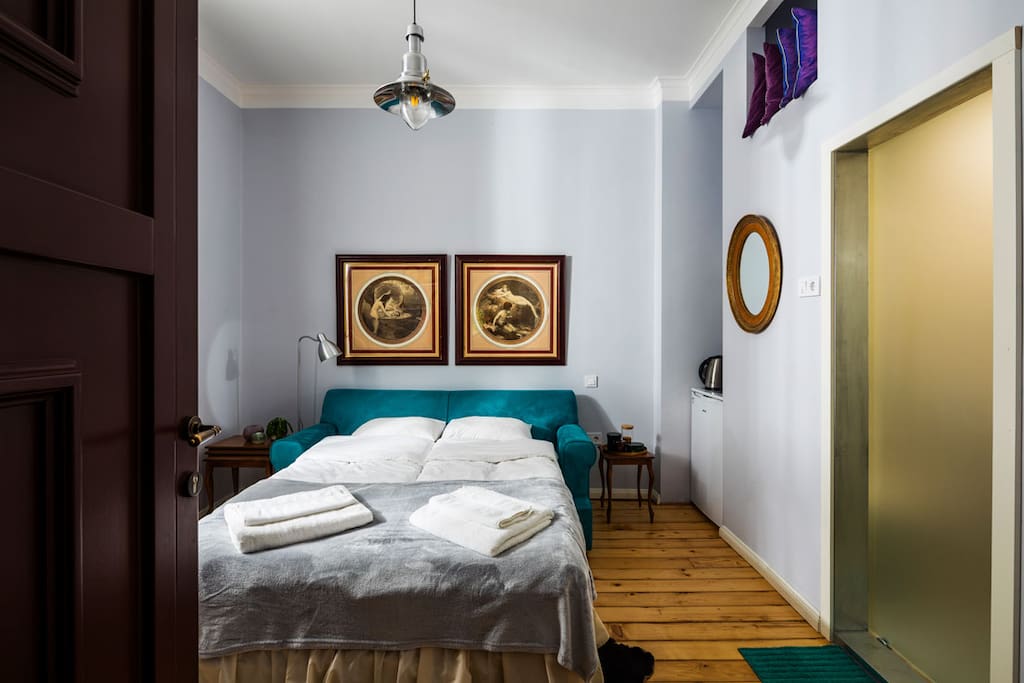 Stylish and fully renovated old Sofia studio in the heart of the city
