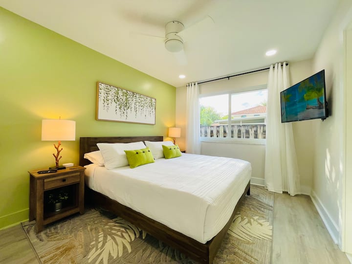 Bedroom #5, King size bed, quiet and  comfortable. Private bathroom, 50 Smart UHDTV