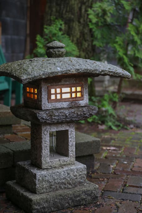 Many Japanese stone lanterns light up at night.