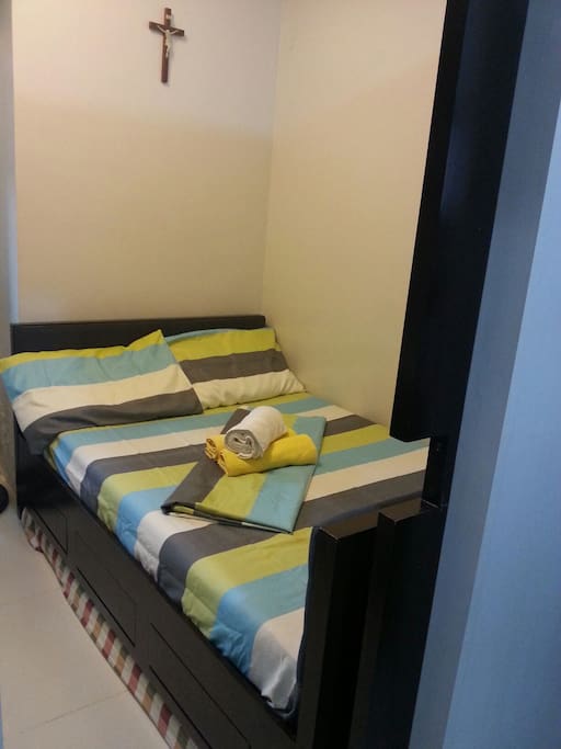 Twin size bed comfortably fits couple or 2 pax. Also has a pull out matress bed.