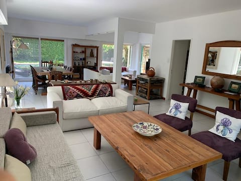 Successful Airbnb property: House with a pool and grill in San Isidro. Family-friendly in Partido De San Isidro