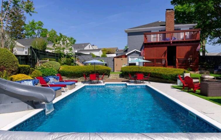 Big Heated Salt water Pool 13 Beds 3 Baths PC AREA gallery image 2