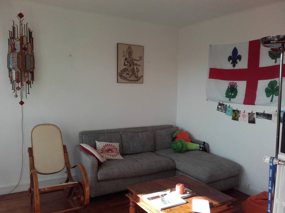 Coin canapé (poufs en plus)
