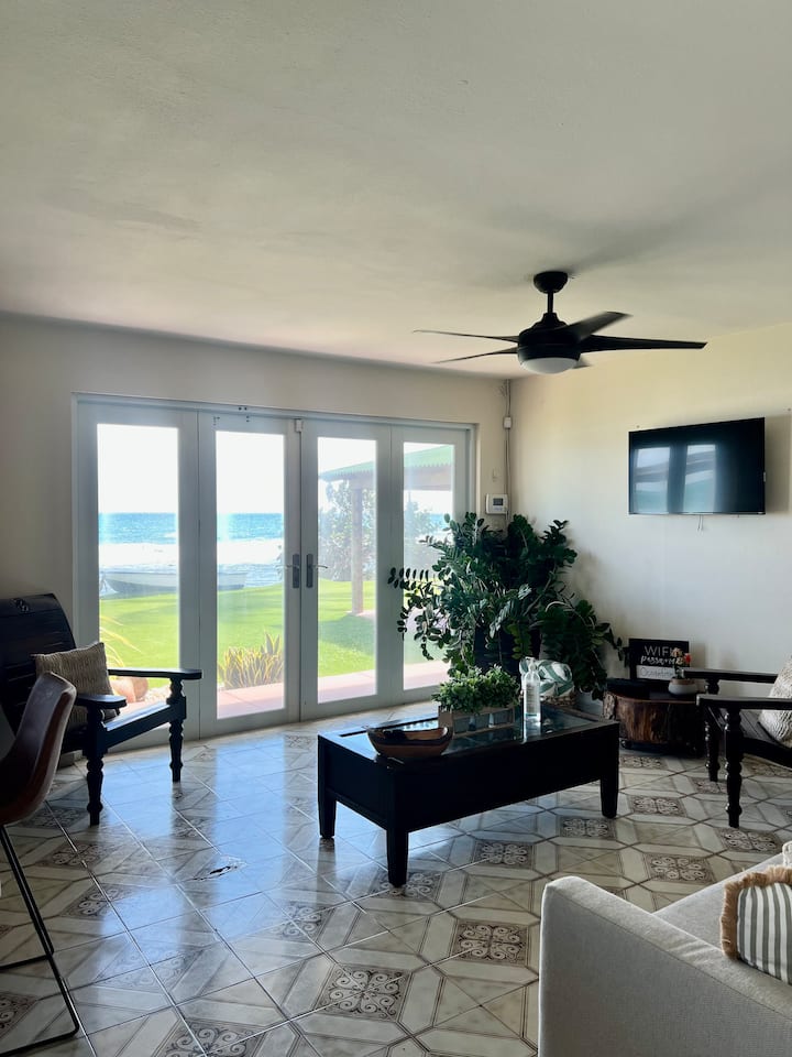 Дневна соба со поглед кон океанот 