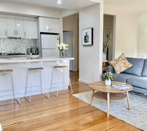 Popular Airbnb listing: Goldfields Gem Reviews: Quiet, Clean and Comfy in City Of Greater Bendigo