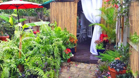 Tropical Grove Cottage, (complete private use)