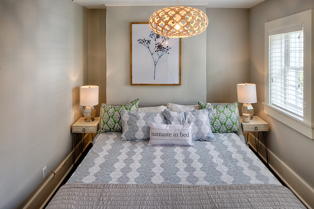 מיטה אורגנית קינג סייז עם טלוויזיית רוקו 50
אינץ'