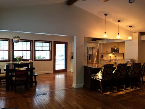 Happy Valley Home Close to Everything PSU