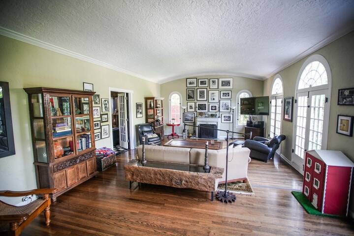 The Big Red House gallery image 4