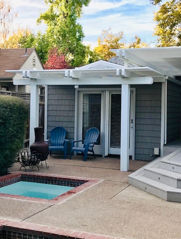 Cozy Poolside Land Park Cottage