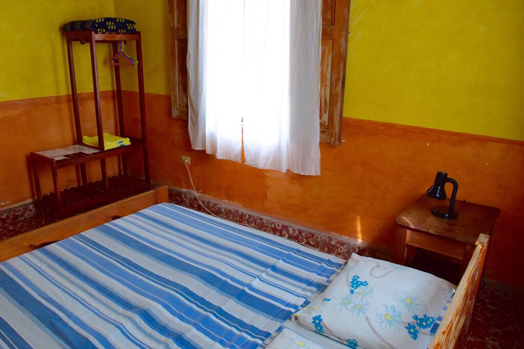 Private room w/ closet, night table, reading lamp ... Your room is cleaned every day!