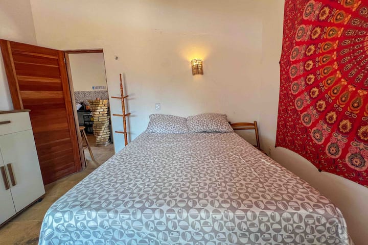 Kitanda cha starehe cha chumba kikuu cha nyumba ya Benfica