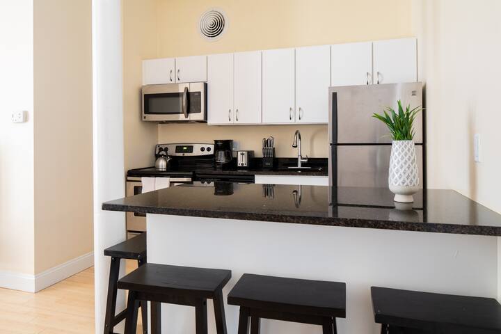 Downtown Xing | Lots of Light | Monthly Discounts gallery image 4