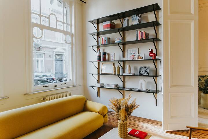 Art Nouveau huis in Zurenborg wijk. gallery image 4