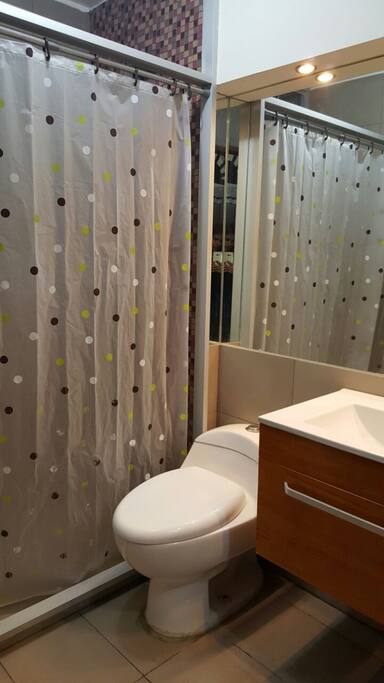 Baño frente a la habitacion