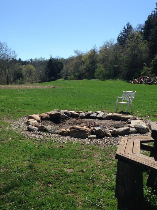 Outdoor fire pit