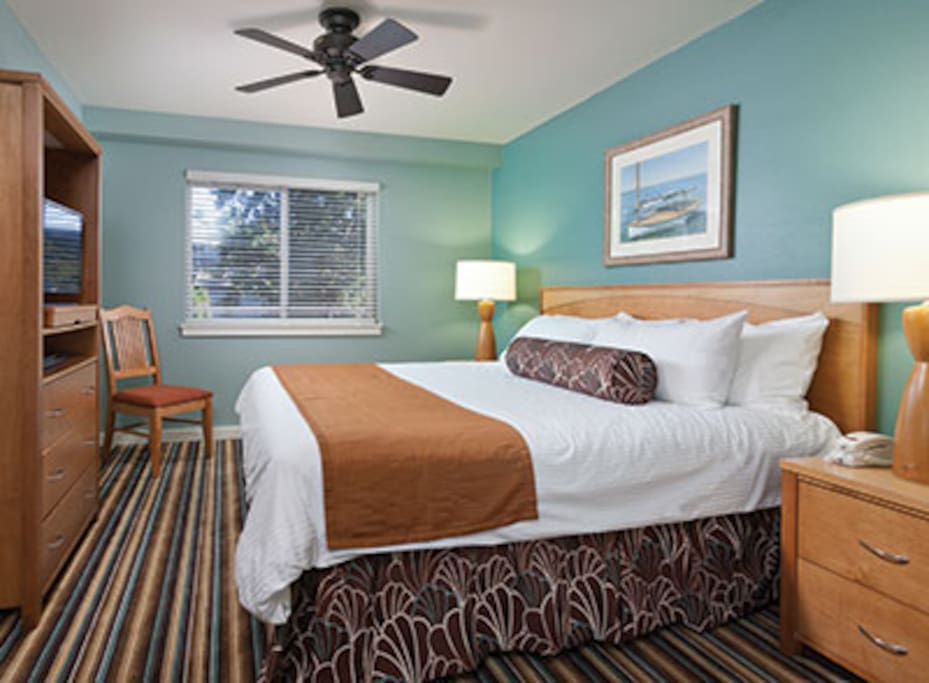 This picture does not show the specific unit being rented. The unit rented will be based on which units are available upon check-in. These pictures are meant to show the property and an example of the room style and décor.