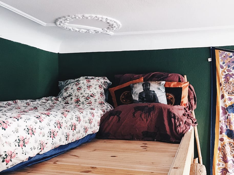 Bed on bunkbed