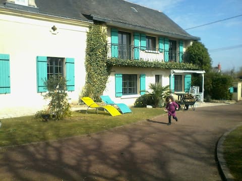 Farmhouse with land between Angers and Saumur