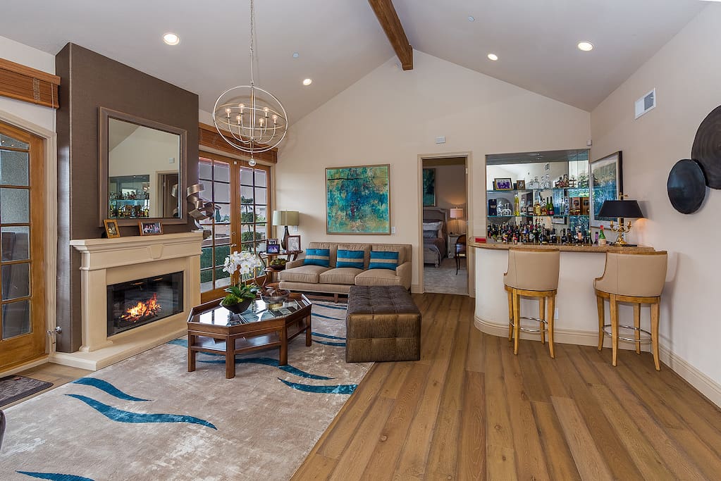 Living Room/ Bar Area