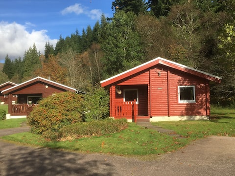 Luxury Lodge in Magical Woodland Setting. Sleeps 4
