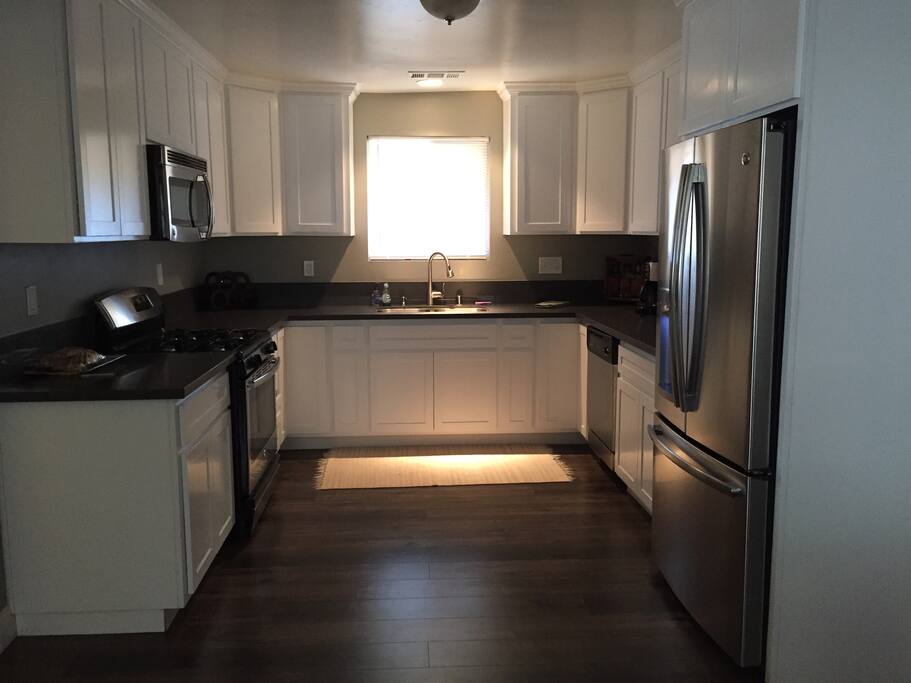 Beautiful Fully Equipped Kitchen