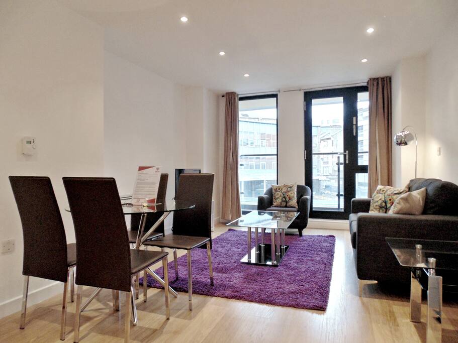 Lounge & dining area