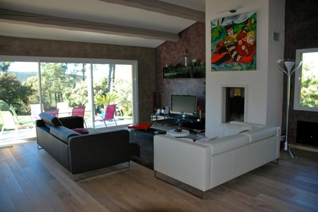 Salon 8m de baies vitrées