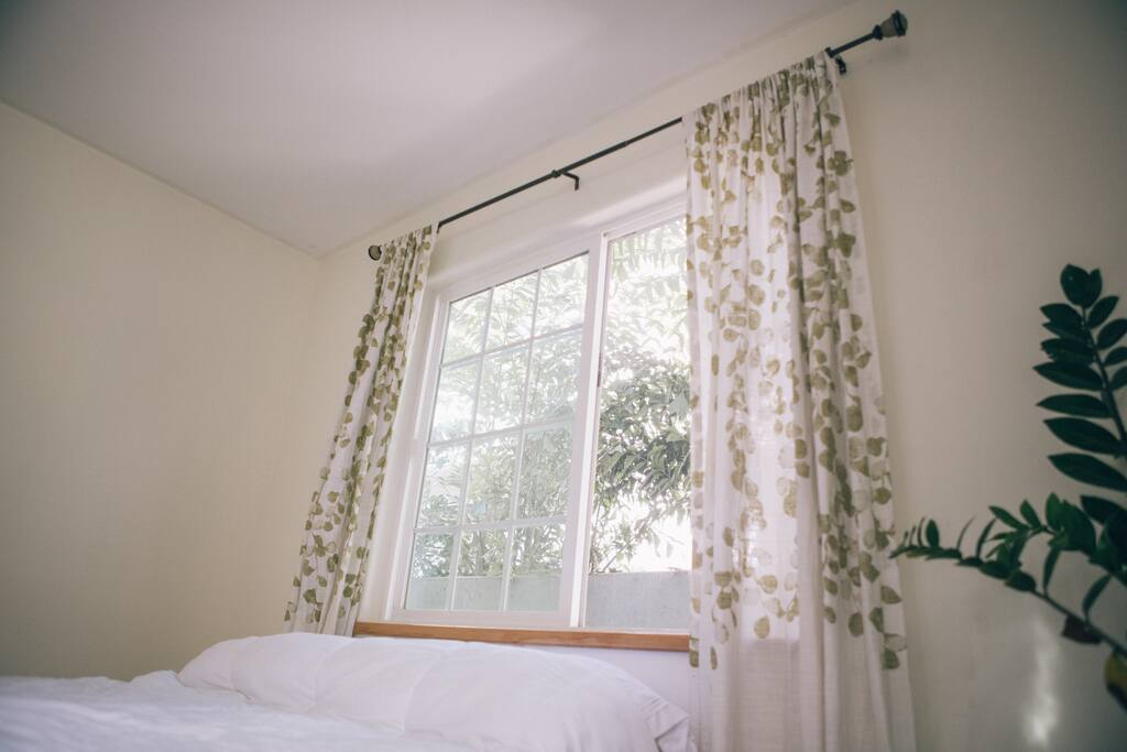 windows face outside garden, so you never hear/see the neighbors!