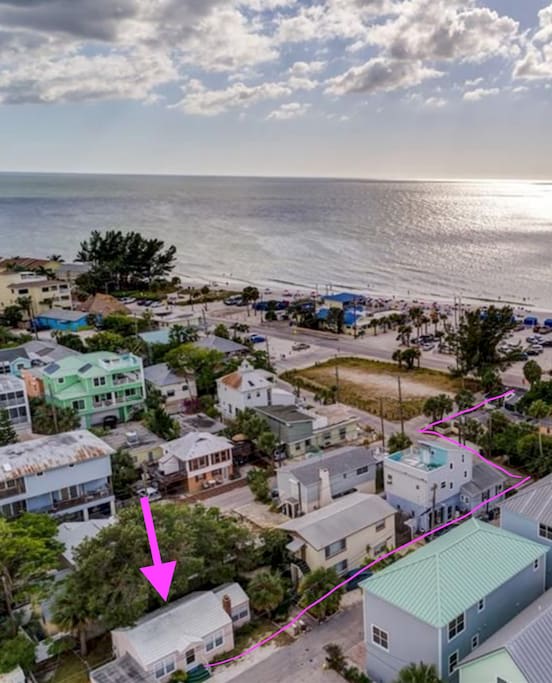 Flamingo Cottage is just a short stroll to the wonderful waters of the Gulf of Mexico