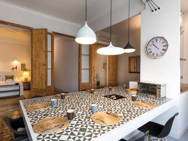 Modernist style apartment in the most central location gallery image 3