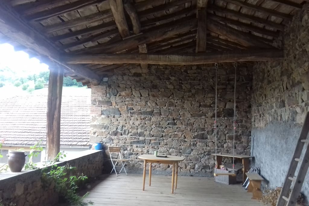 Une vue de la terrasse haute.