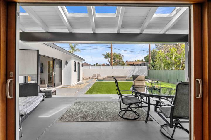 Toluca Lake Getaway Home gallery image 4