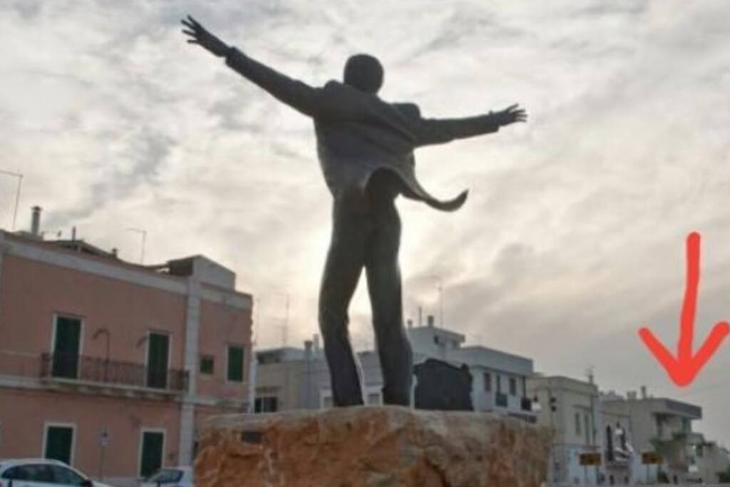 Statua di Domenico Modugno- posizione della casa