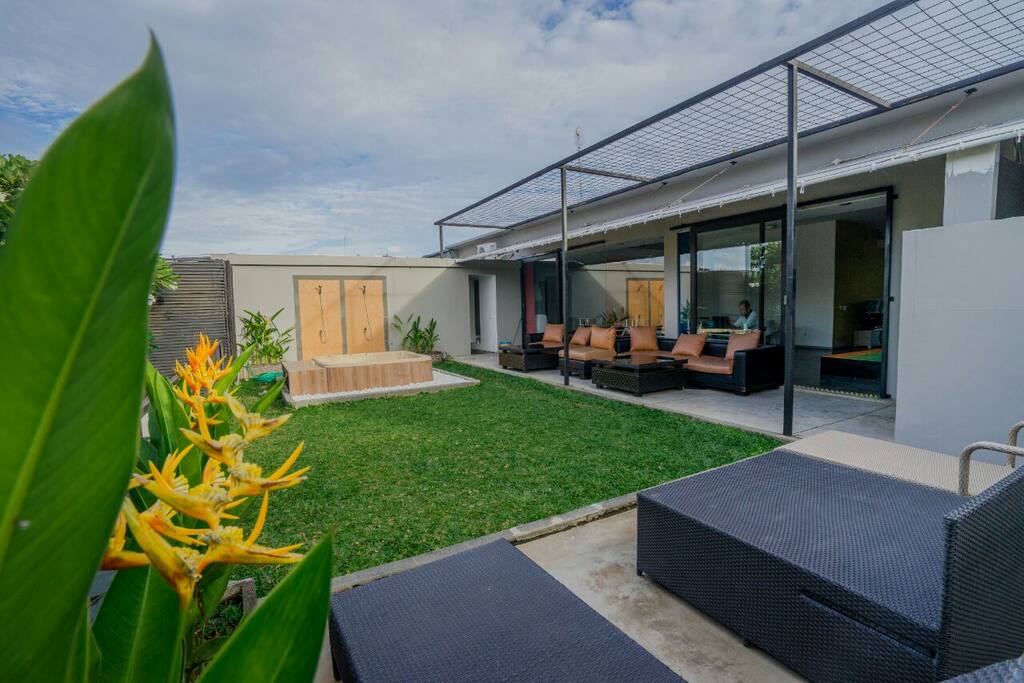This space has two outdoor showers and a restroom. Their is also enough space for hanging your wet clothes after playing in the nearby ocean or dipping in our hot tub.