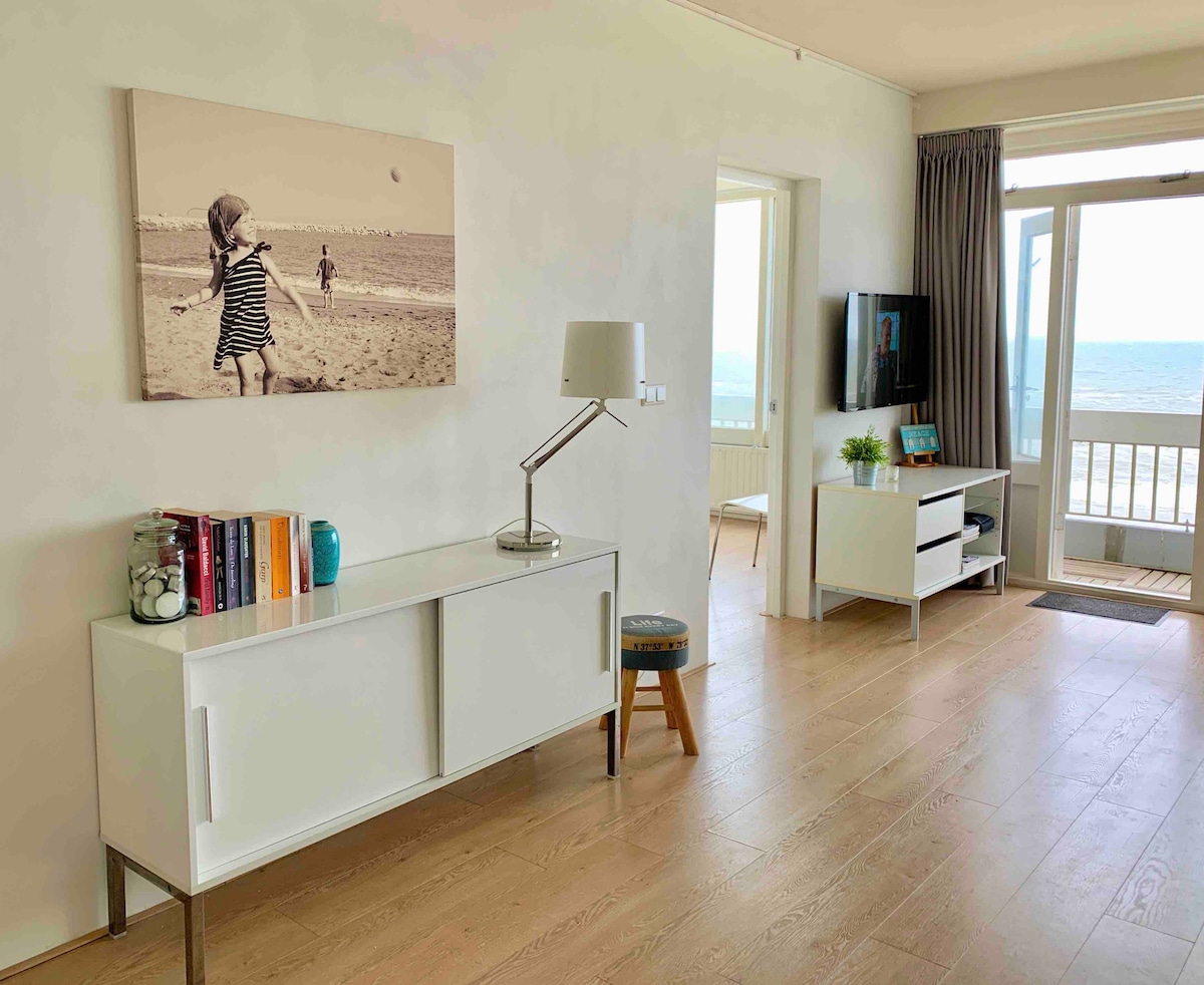 Top performing Airbnb: Charming Beach Appartment for 6 persons in Boulevard Midden