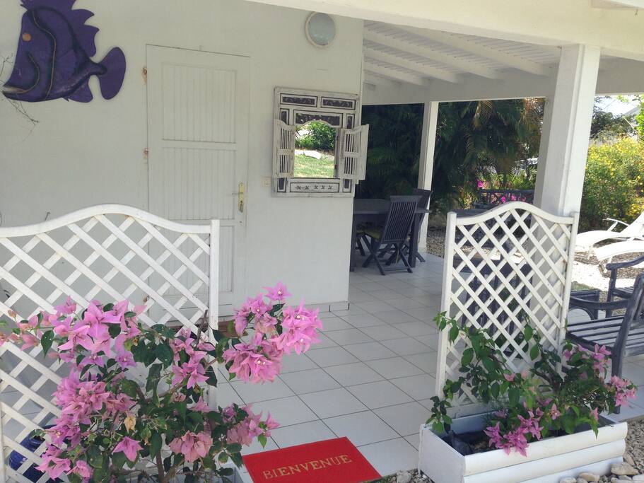 ENTREE BUNGALOW
