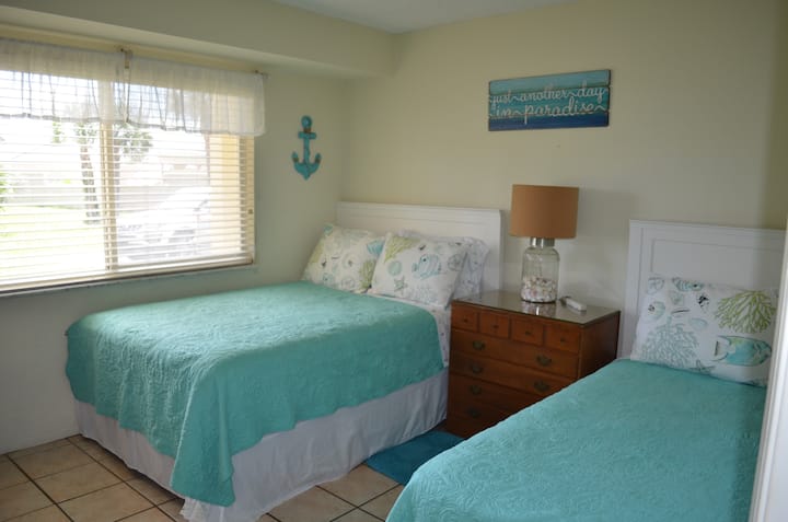 2nd bedroom - Full bed & twin bed