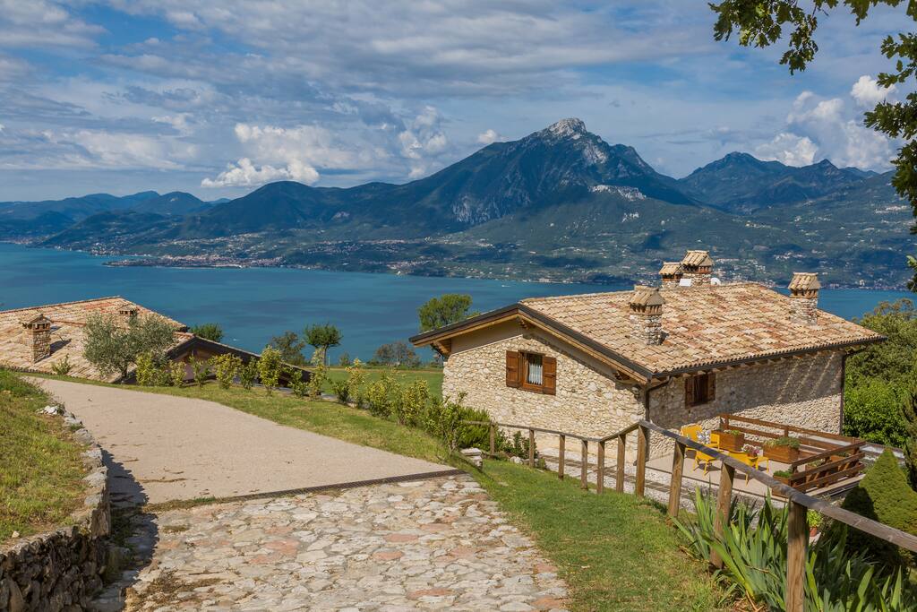Rustico del '700 sul Lago di Garda case in affitto a San Zeno di Montagna, Italia