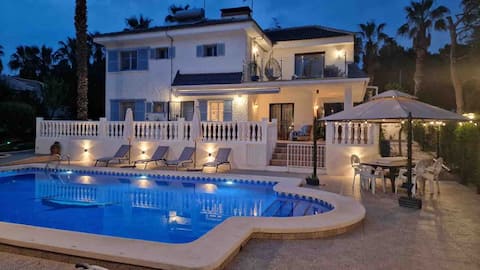 Luxury seaside villa with private pool, free Wifi