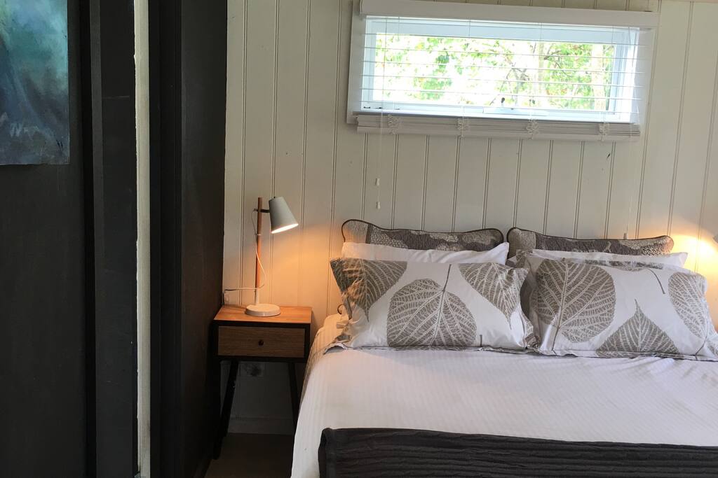 queen bed