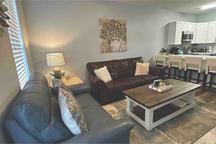 Serenity Shores Steps To Beach/pool Luxury Comfort - Biloxi, MS