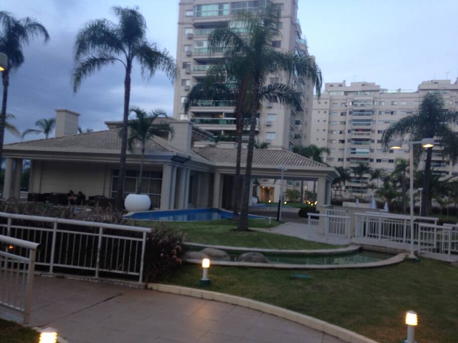Jardim e guest house do condomínio