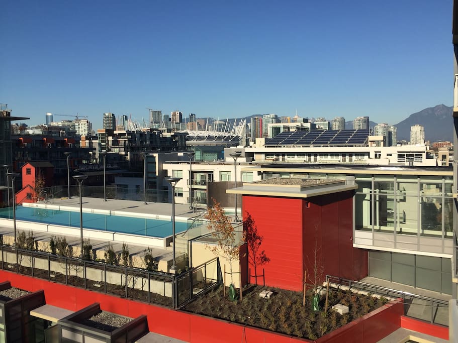 Rooftop pool & Hot tub (Views of city and mountains from apartment)
