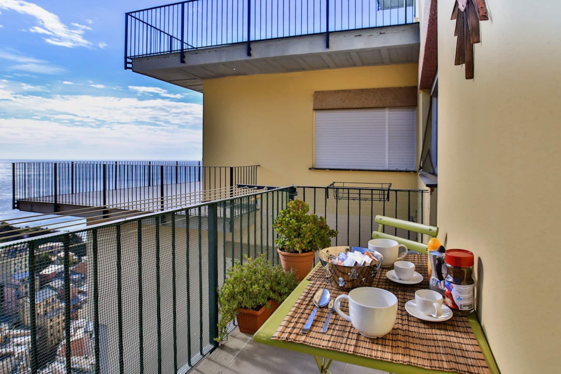 Cinque Terre d'Amare sea view big apartment for travel lovers — photo 2