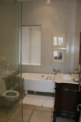 Majestic Mountain Views – Somerset West gallery image 5