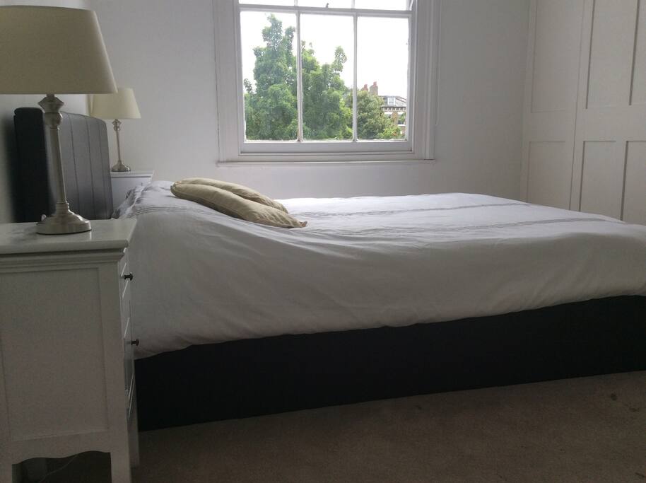 Kingsize bed