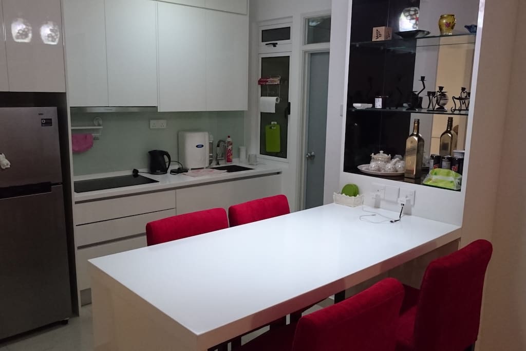 Kitchen with raised dining table for 4