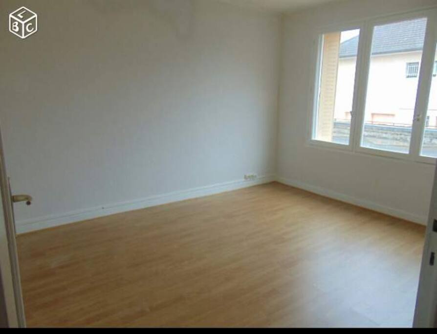 chambre de 12m2 lumineuse